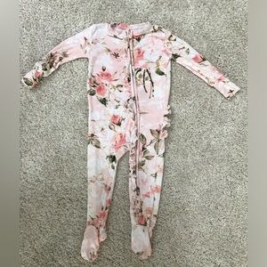 POSH PEANUT Footie Ruffled Zippered One Piece | Size 6-9m